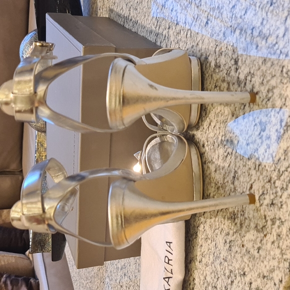 Shoes - Picture 5 of 7